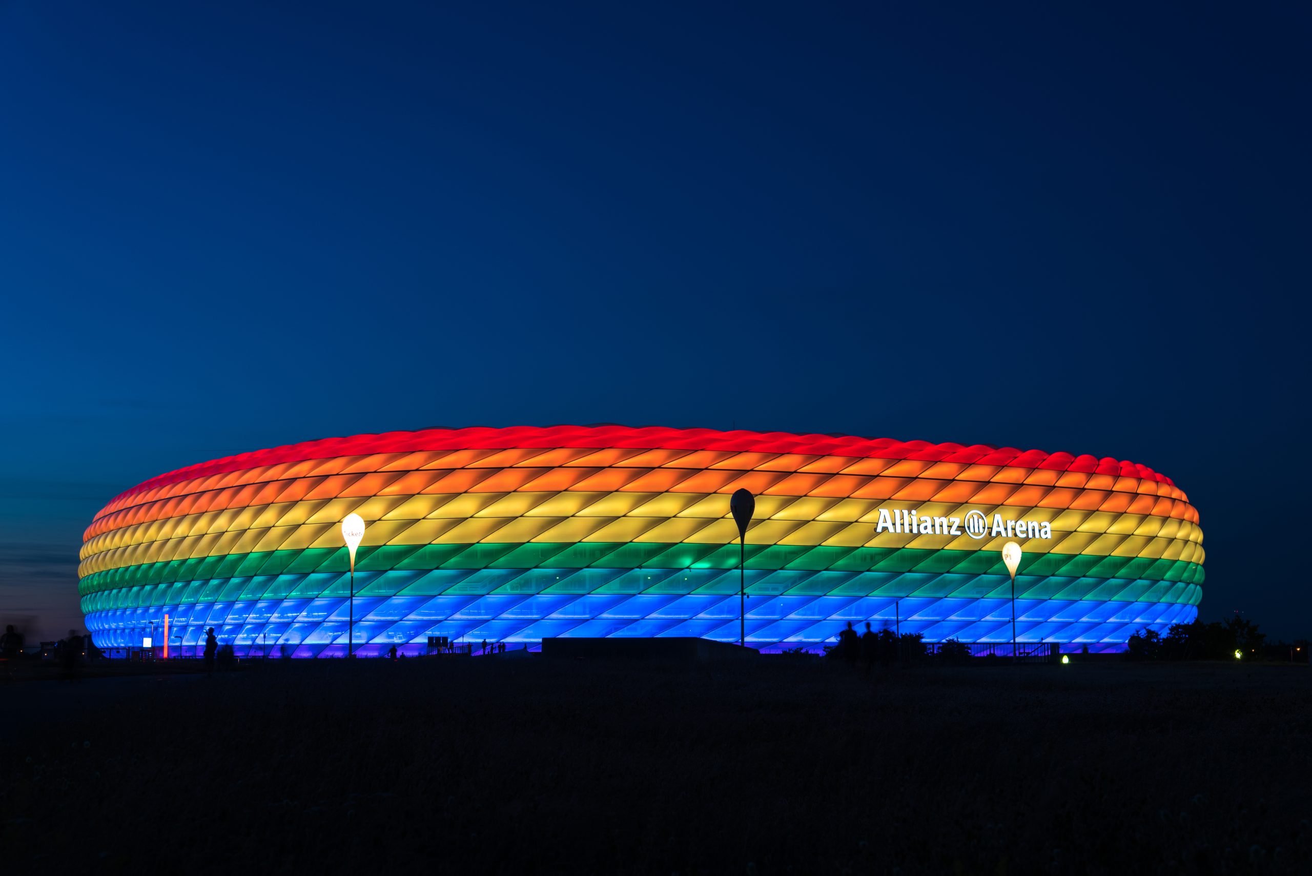 Fußballmafia UEFA: Mit eurer Queerfeindlichkeit könnt ihr nach Hause fahr'n!