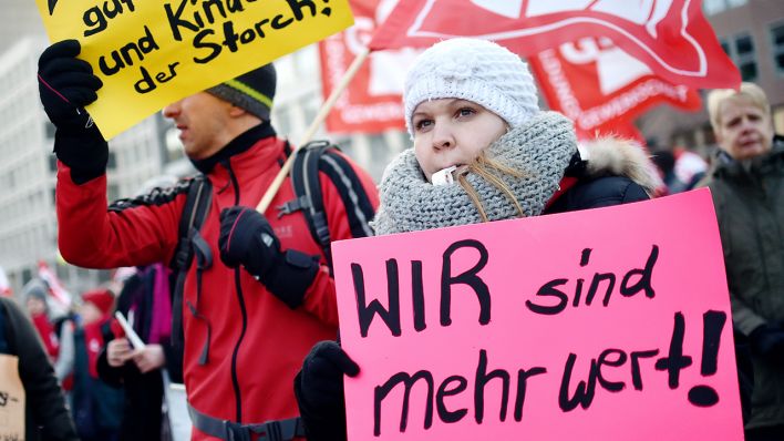 Tausende bei Warnstreik des TV-L in Berlin für „Aufwertung jetzt“