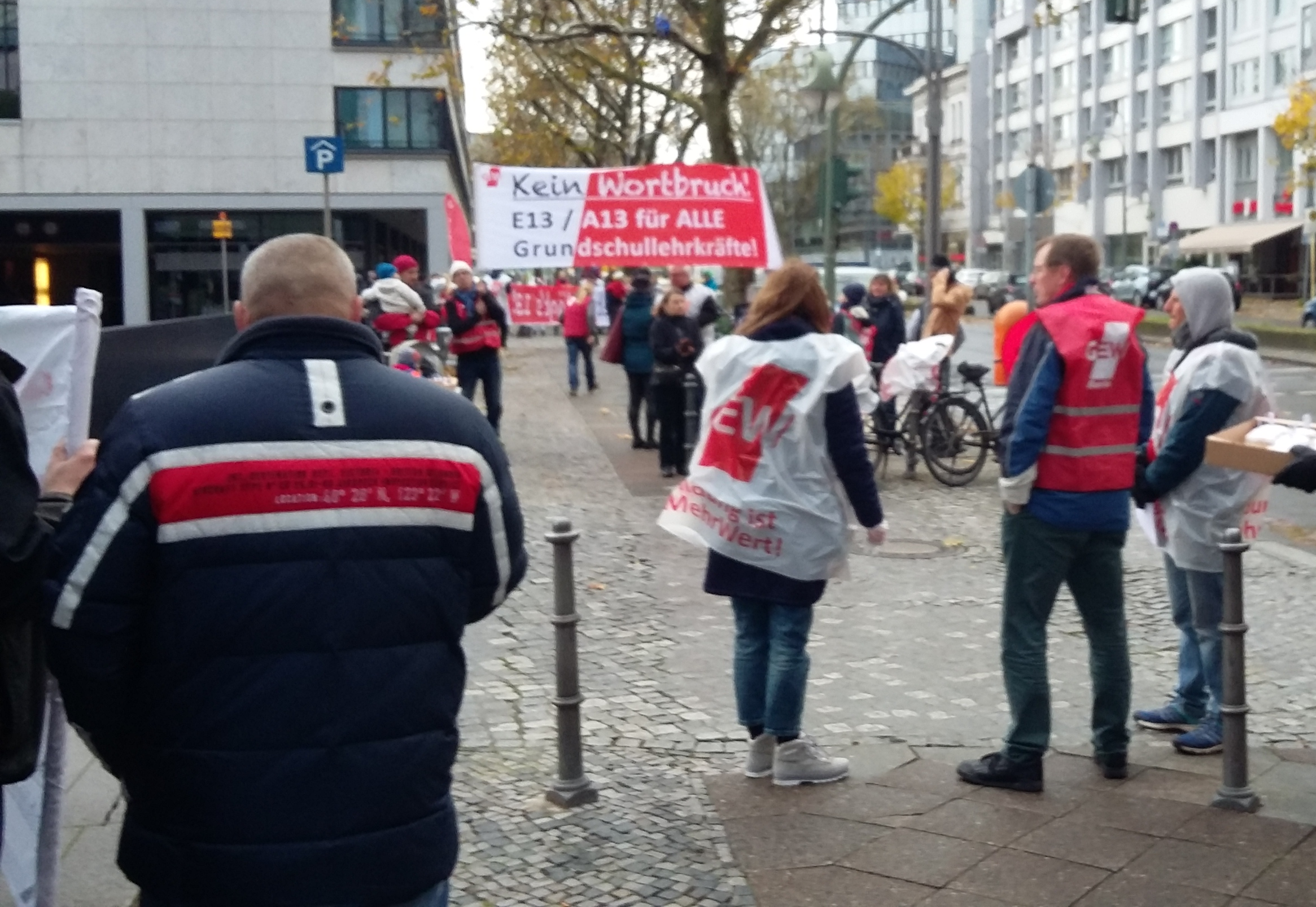 Arbeiter*innen erinnern die SPD an ihre Versprechen