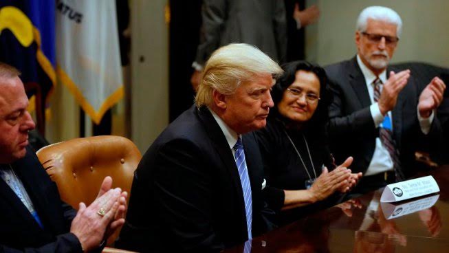 Sanders und Gewerkschaften unterstützen Trumps isolationistischen Kurs