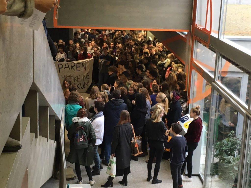 Schluss mit sparen: Schweizer Kantonschule besetzt