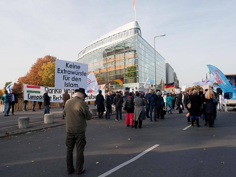 AfD kriegt in Berlin nur ein Häuflein mobilisiert
